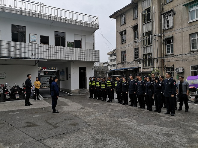 心連心共建法治老街 手牽手共創(chuàng)平安家園